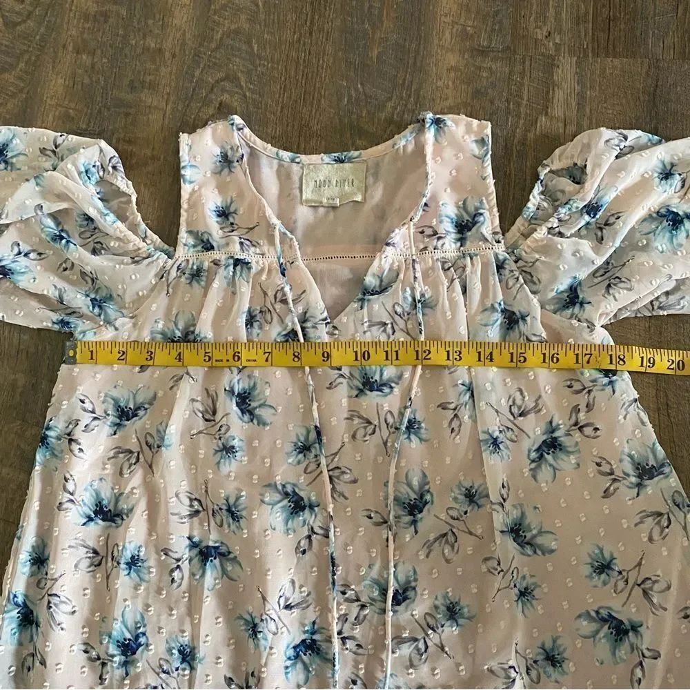 Moon River Top Cold Shoulder Pink Floral Appliqué Blouse - Picture 9 of 11